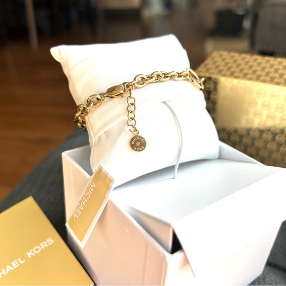 NWT authentic MK gold plated charm logo bracelet - Picture 2 of 5